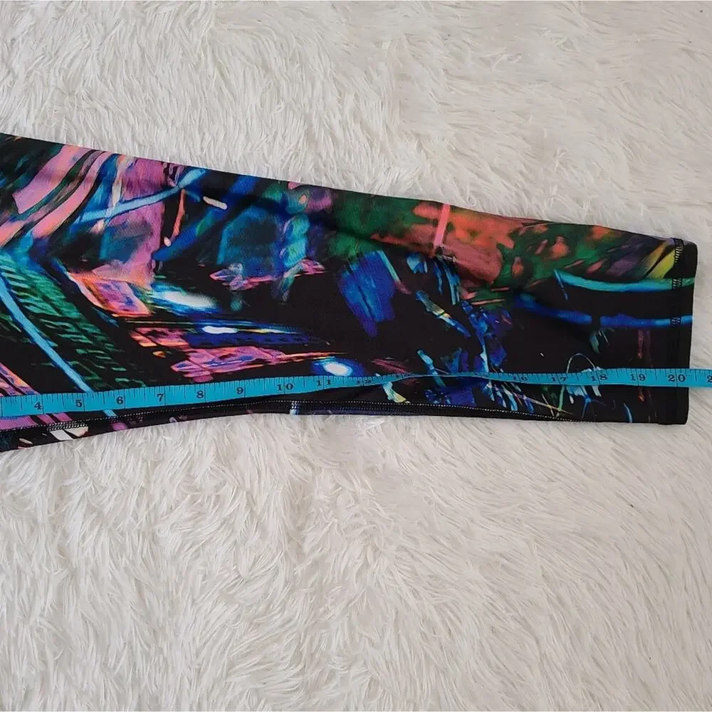 Fabletics Mid-Rise Cosmic Lights PowerHold Capri Leggings SZ S - Picture 3 of 11